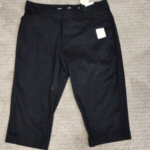 NWT! St. John's Bay Women's Capris - Black - Secretly Slender - Size 18